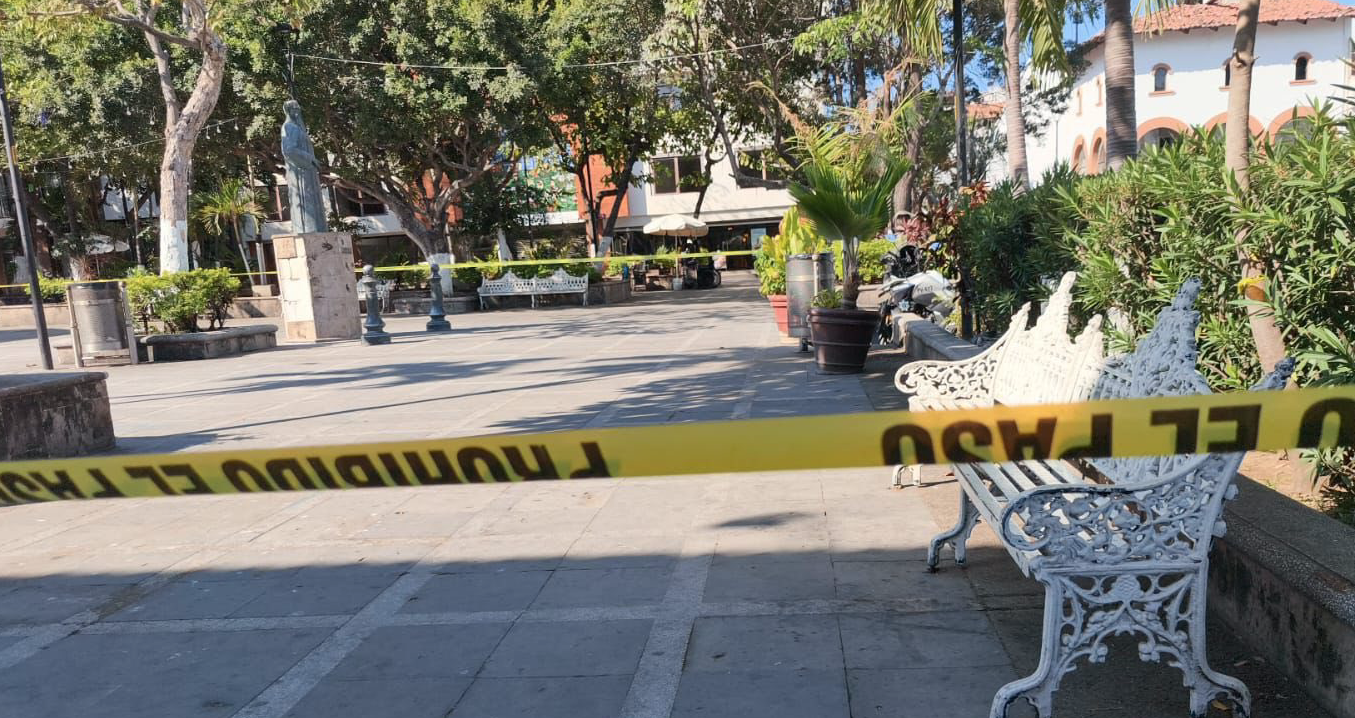 Muere hombre frente a la Presidencia de Puerto Vallarta