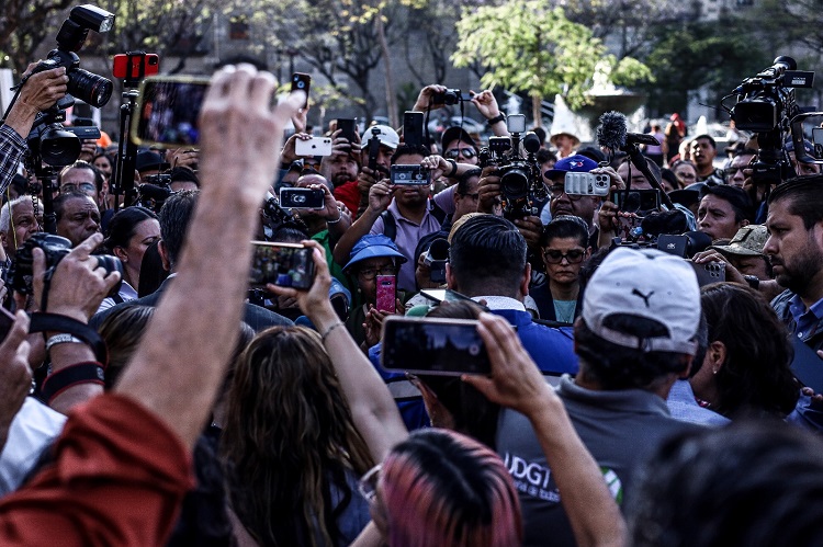 Periodismo en México enfrenta violencia y precariedad, revela estudio