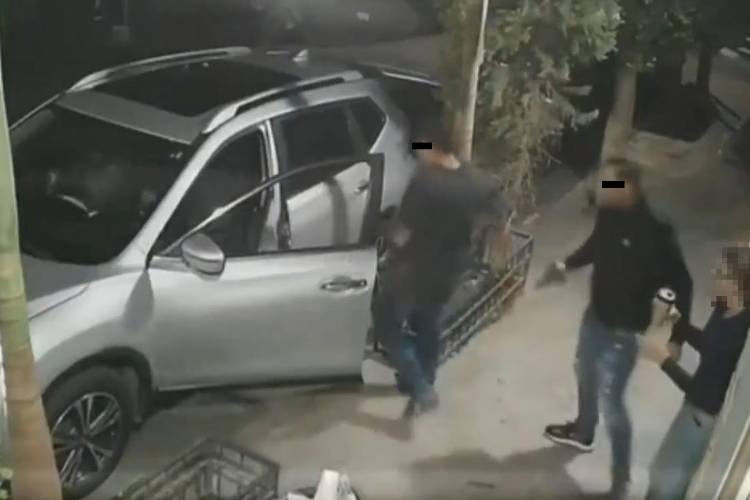 Detienen a dos peligrosos robacoches captados en video
