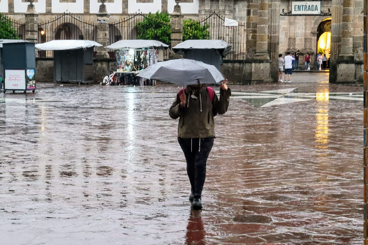 Prevén mayo lluvioso en Guadalajara; descartan calor extremo