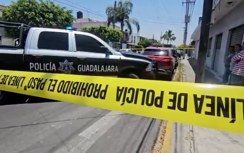 Sujeto vestido de médico asesina a hombre en Guadalajara