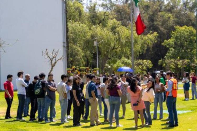 Evacúan a 273 mil en simulacro de la UdeG