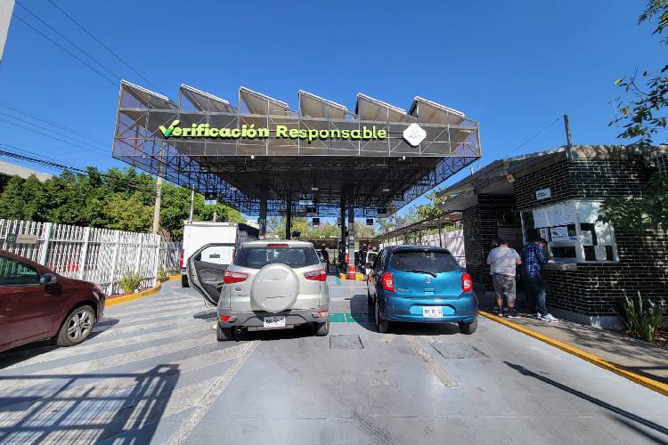 Colectivos señalan costos desiguales en programa de verificación vehicular