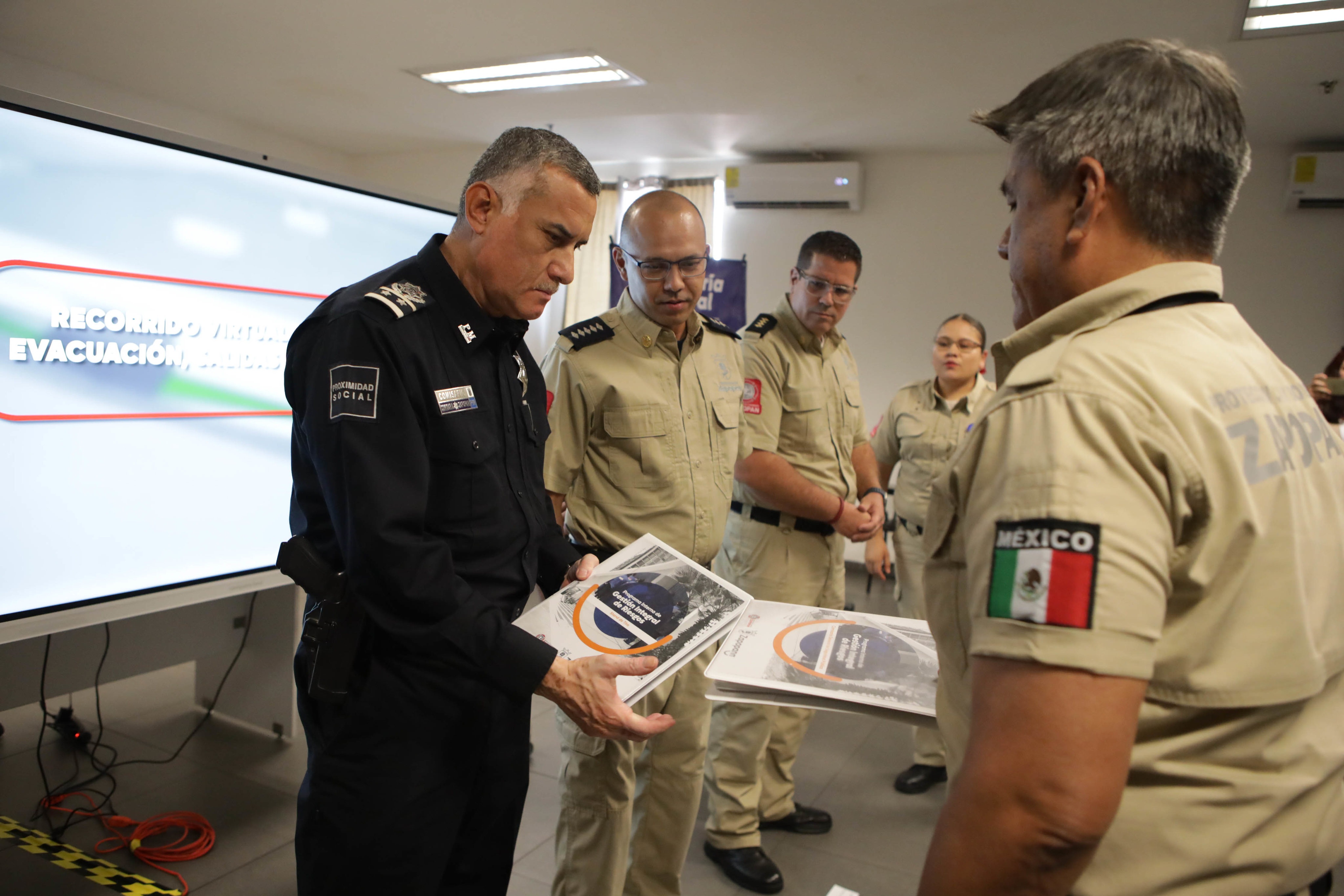 Protección Civil entrega programa de riesgos a comisaría de Zapopan