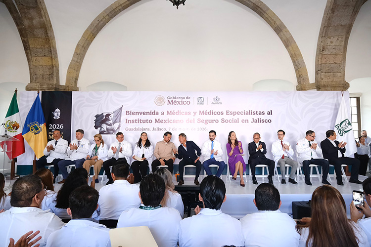Llegan 700 médicos especialistas al IMSS