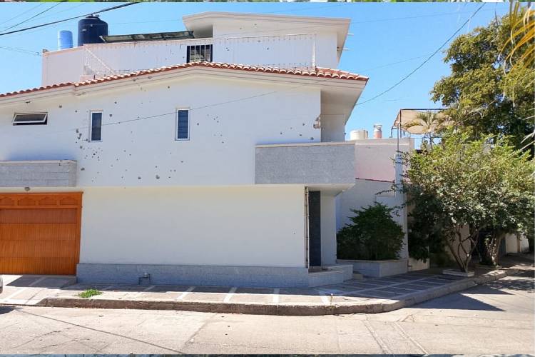 Balean casa de Rubén Rocha Moya en Culiacán