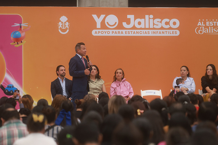 Entregan apoyos para estancias infantiles