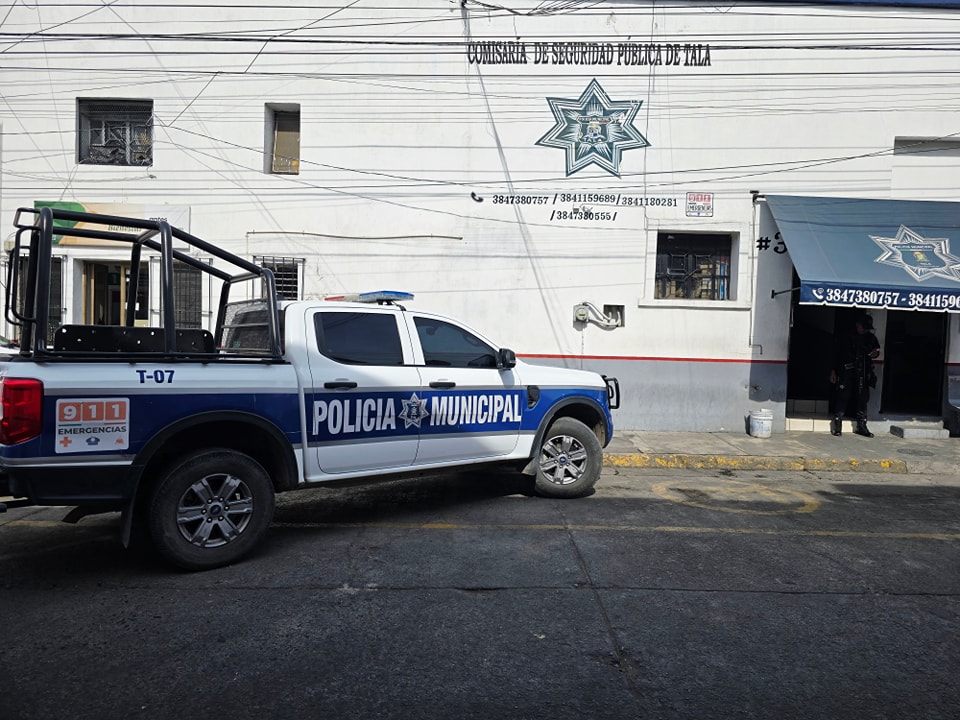 Localizan hombre en canal con impacto de bala