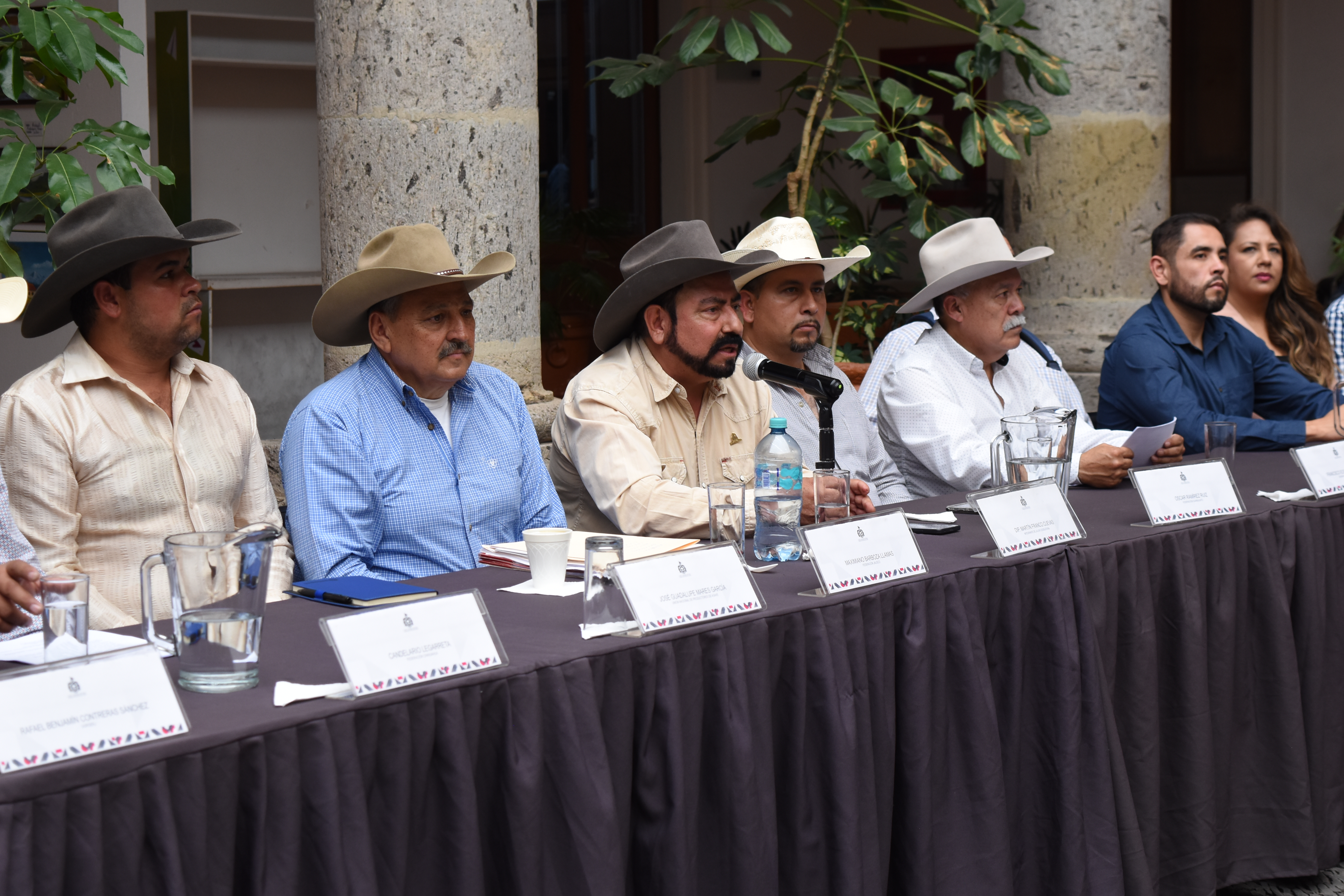 Denuncia Barzón abandono del campo y anuncia nueva ofensiva