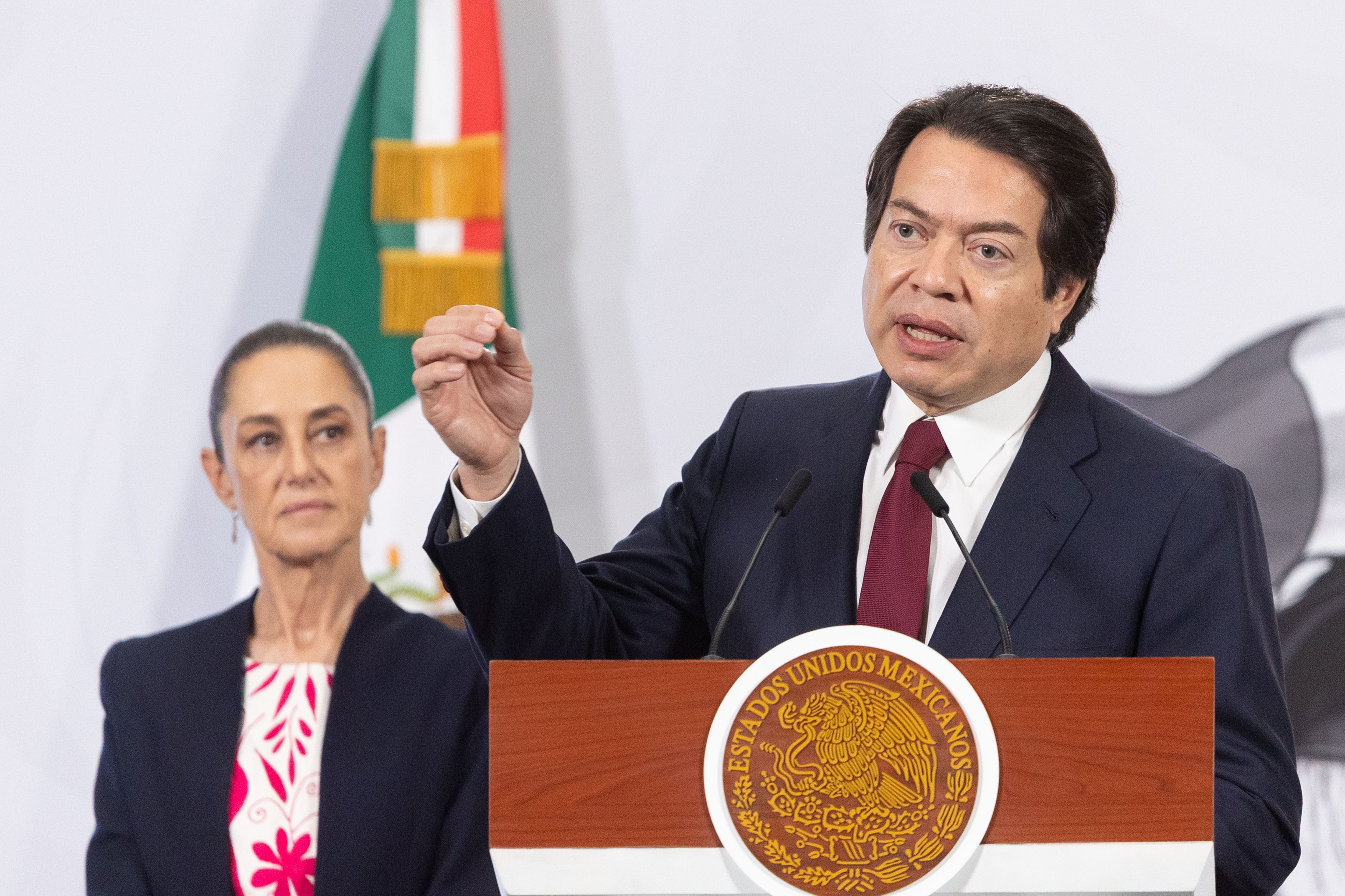 Mario Delgado cuestiona calendario escolar vigente