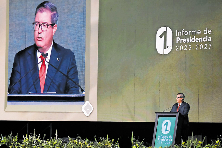 Orendáin rinde informe como líder de la Expo