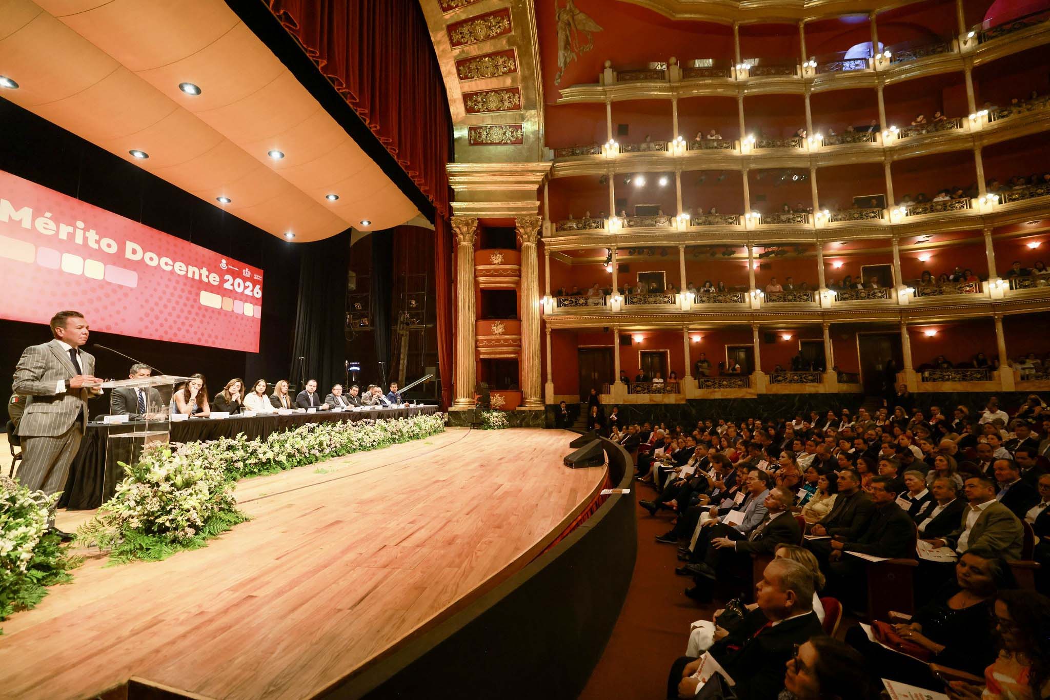 Reconocen a mil 287 docentes y anuncian apoyos al magisterio