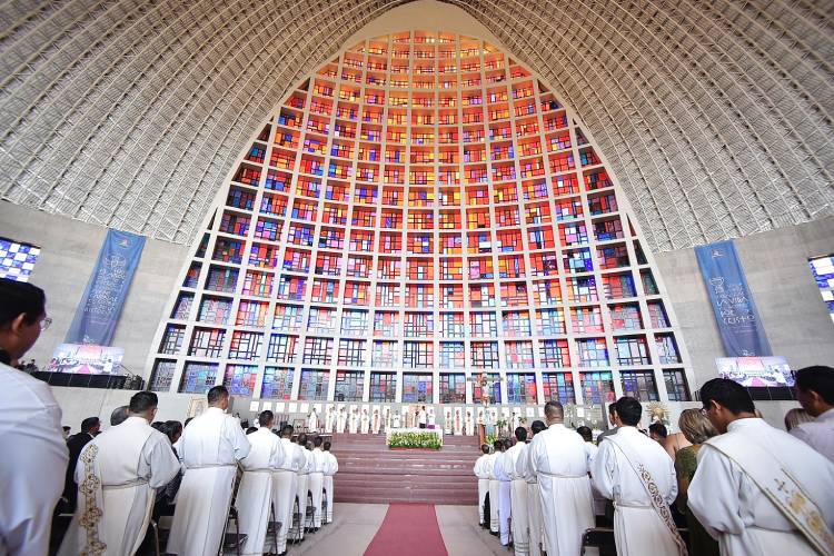Ordenan a siete sacerdotes y 12 diáconos en Guadalajara