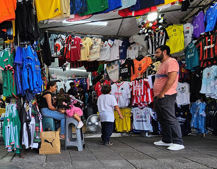Resaltan tianguis de Jalisco por piratería