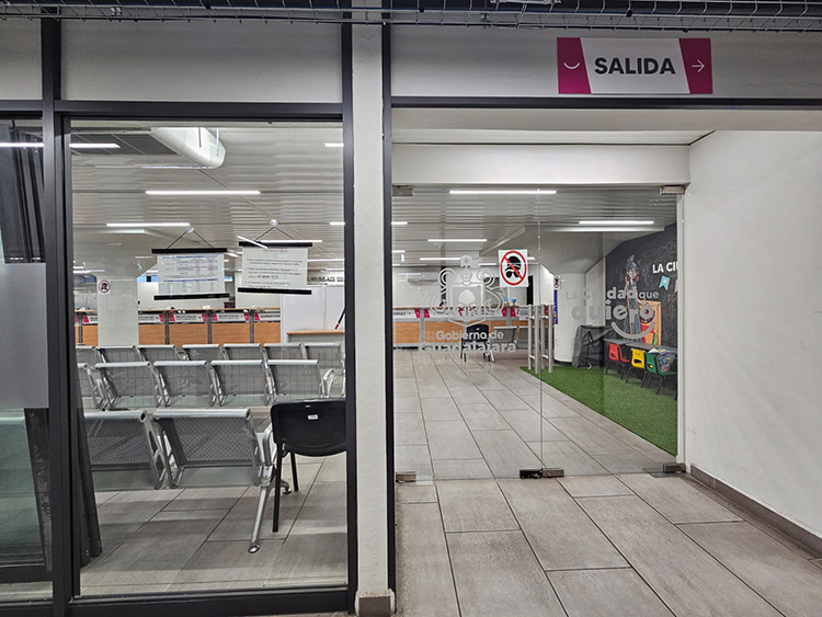 Sin servicio, oficina de SRE en Plaza Guadalajara