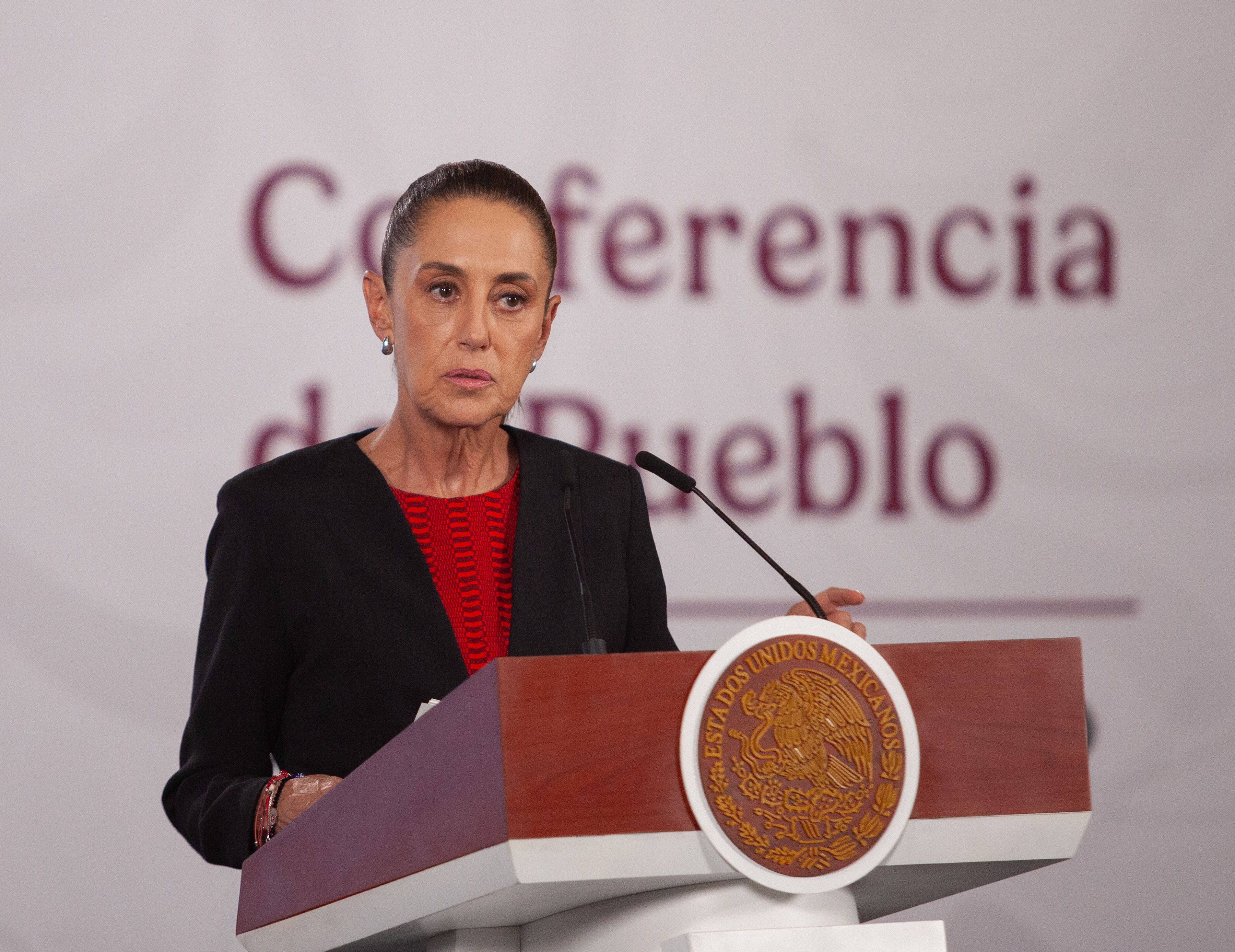 Sheinbaum no ve “gran riesgo” para remesas pese a orden de revisión de Trump