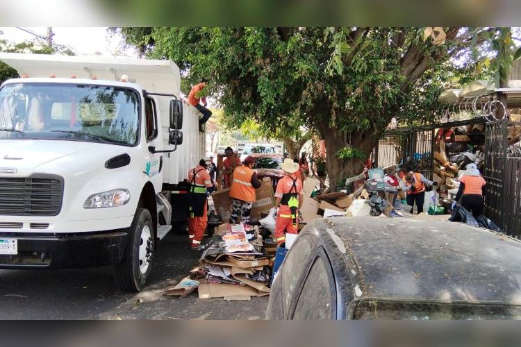 Retiran 9 toneladas de basura de vivienda en Chapalita