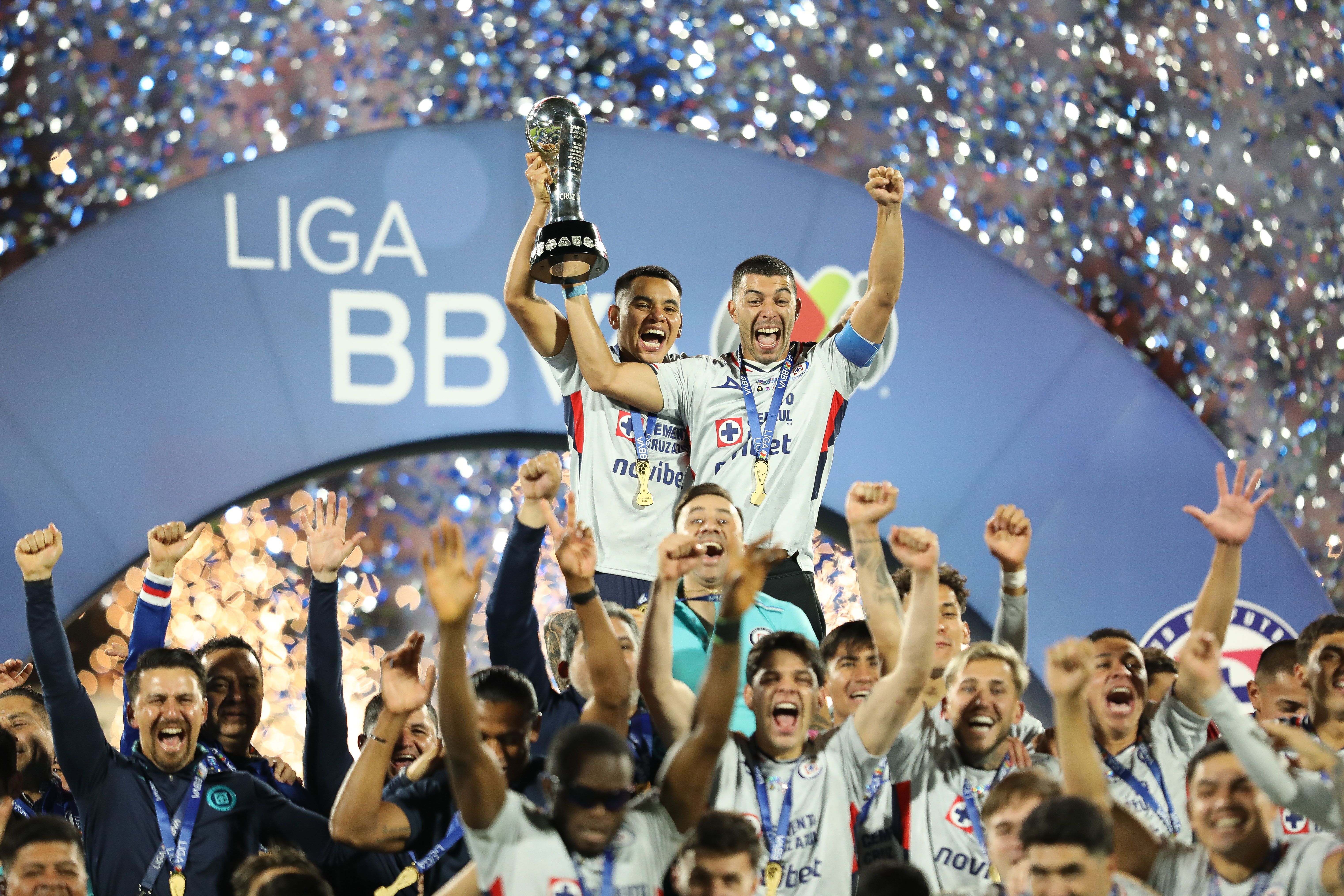 Cruz Azul es campeón de la Liga MX tras vencer a Pumas 2-1