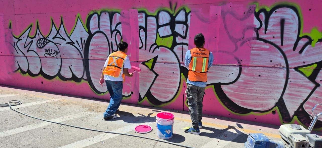 Grafiteros restauran mural del Mundial