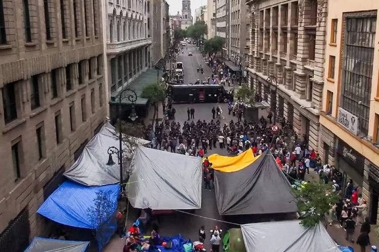 Integrante de la CNTE muere en plantón instalado en el Centro Histórico de CDMX
