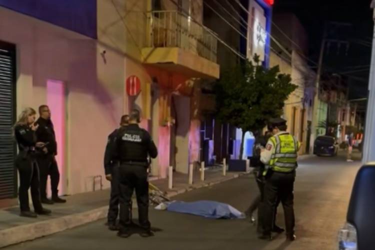 Localizan adulto mayor sin vida en plena calle
