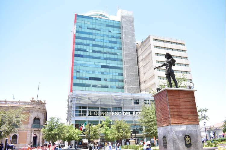 Diputados de Chihuahua promueven juicio político contra Maru Campos