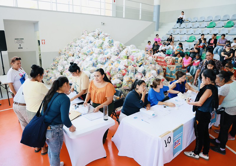Entregan apoyos alimentarios a 935 familias de Tlajomulco de Zúñiga