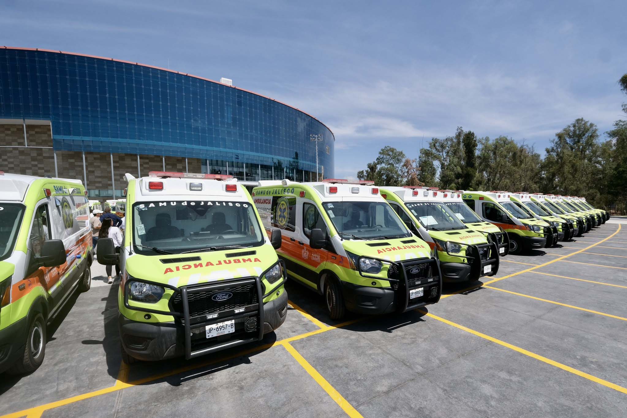 Entregan 146 ambulancias a municipios