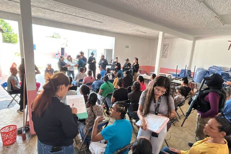 Detienen a dos mujeres durante operativo en anexo