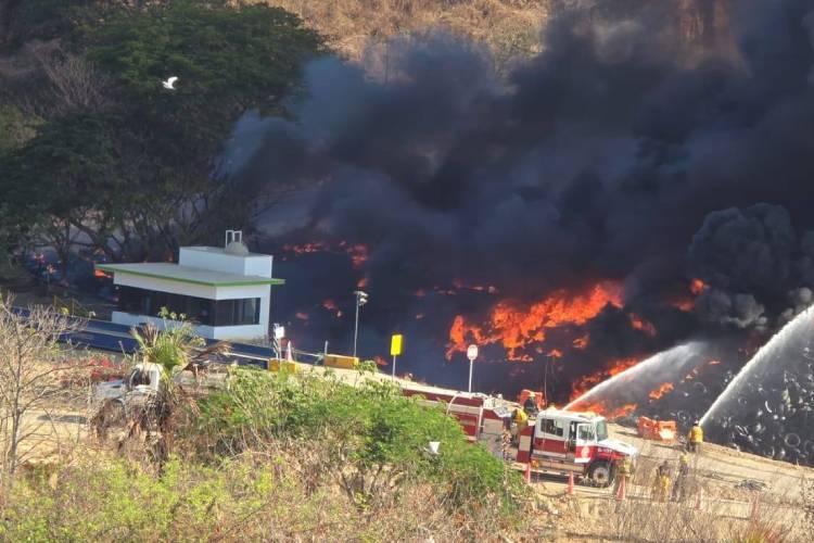 Se registra incendio en el basurero municipal El Gavilán en Puerto Vallarta