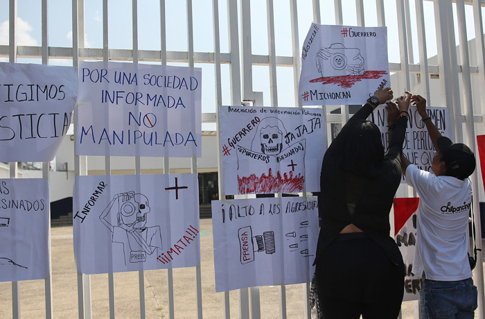 Instalan antimonumento en memoria de periodistas asesinados en México