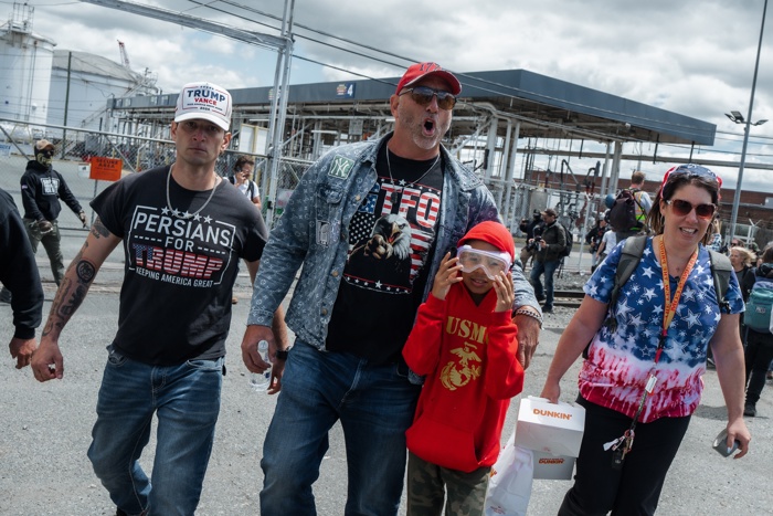 Manifestantes pro y anti ICE se encaran frente a centro de inmigrantes en Nueva Jersey