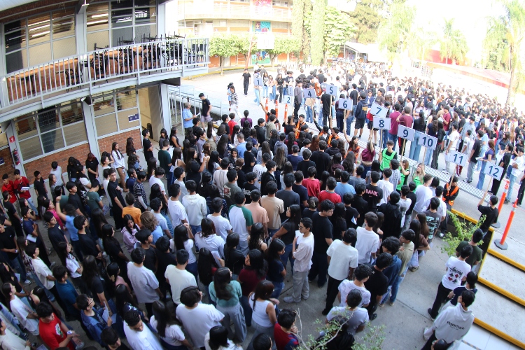 Hacen examen a preparatoria más de 37 mil aspirantes 
