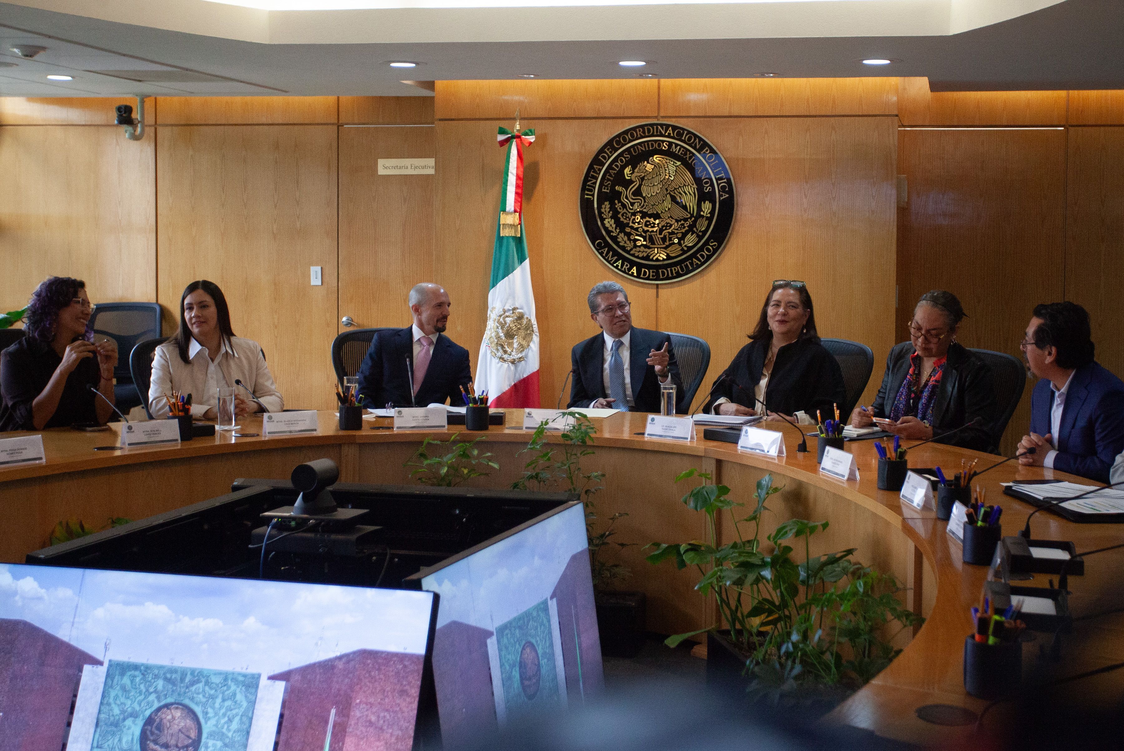 Advierten riesgos para el INE por nueva comisión