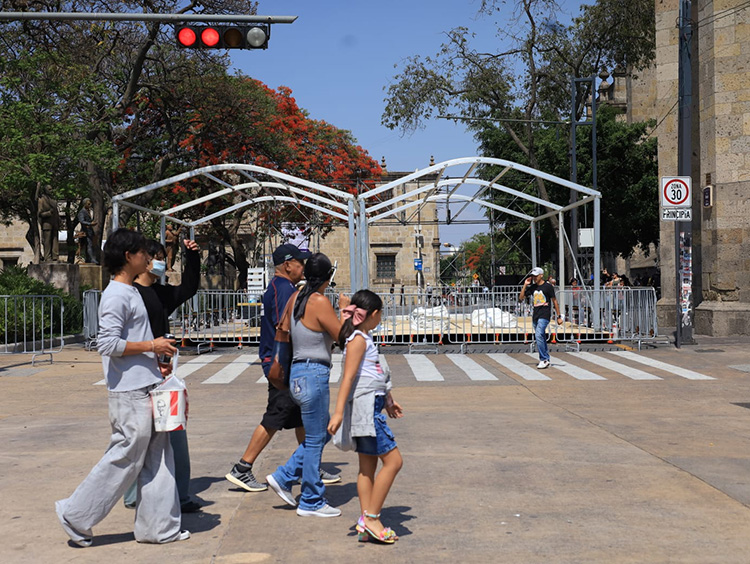 Reubican calandrias y aseadores de calzado por FIFA Fan Festival