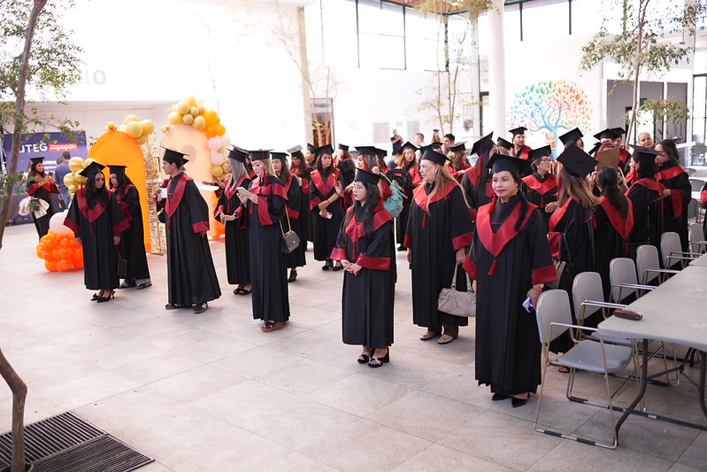 Egresan 72 estudiantes de Preparatoria Abierta en Zapopan