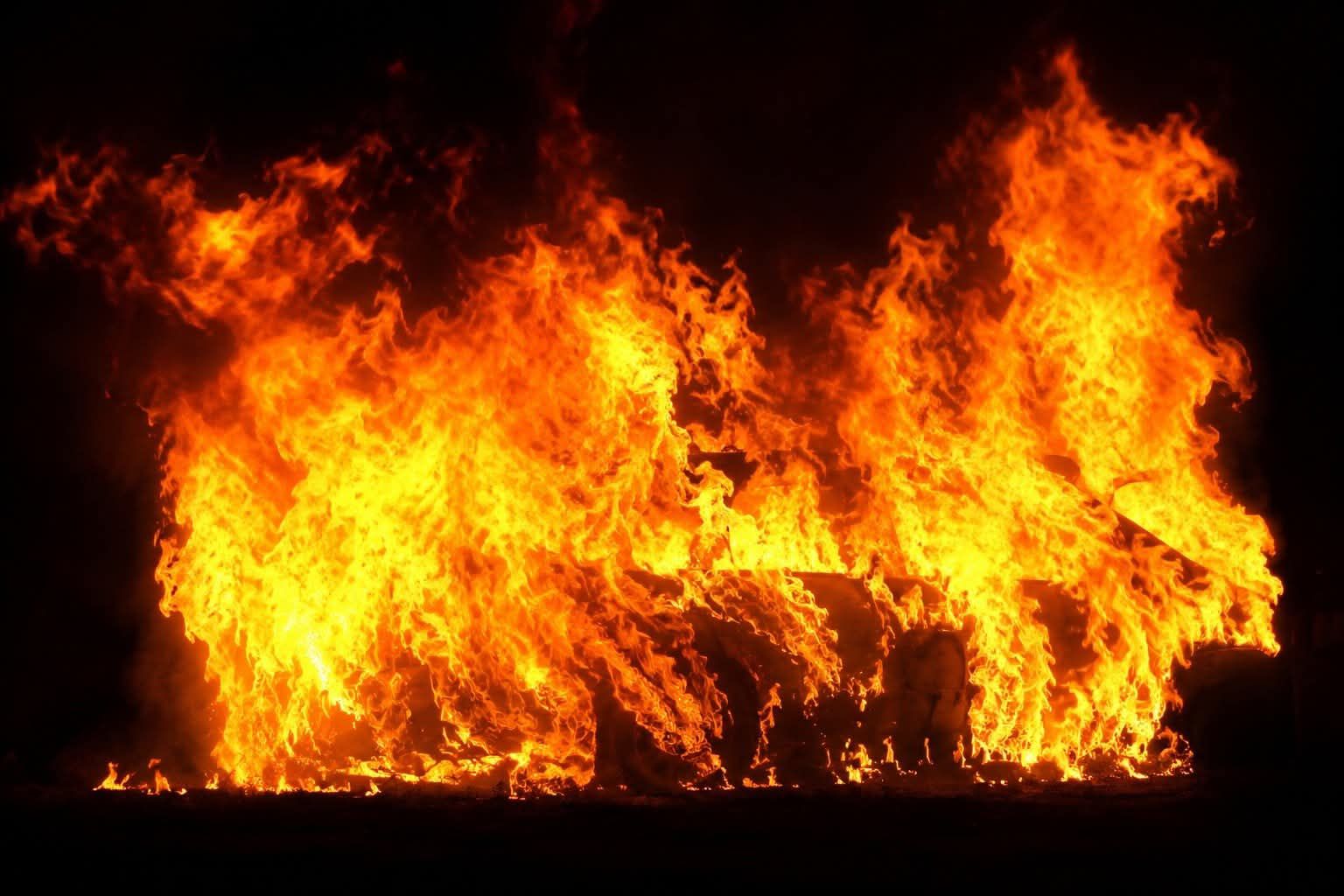 Mueren tres mujeres tras volcadura e incendio de vehículo en Tepatitlán