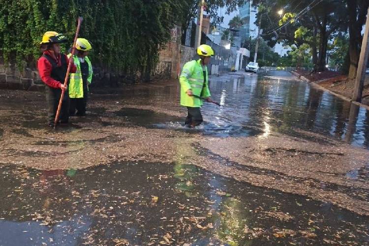 Lluvias provocan cierres viales en Guadalajara