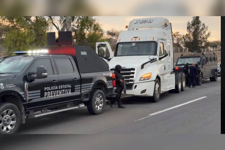 Comando armado roba cargamento de vehículos en La Chona