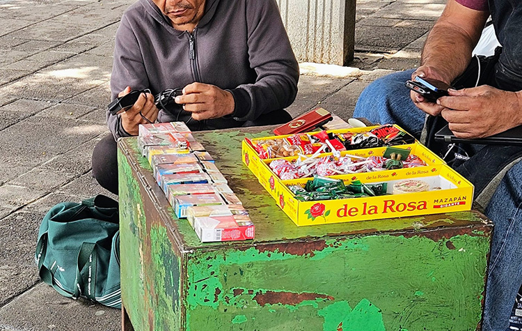 Crece mercado de cigarros ilegales