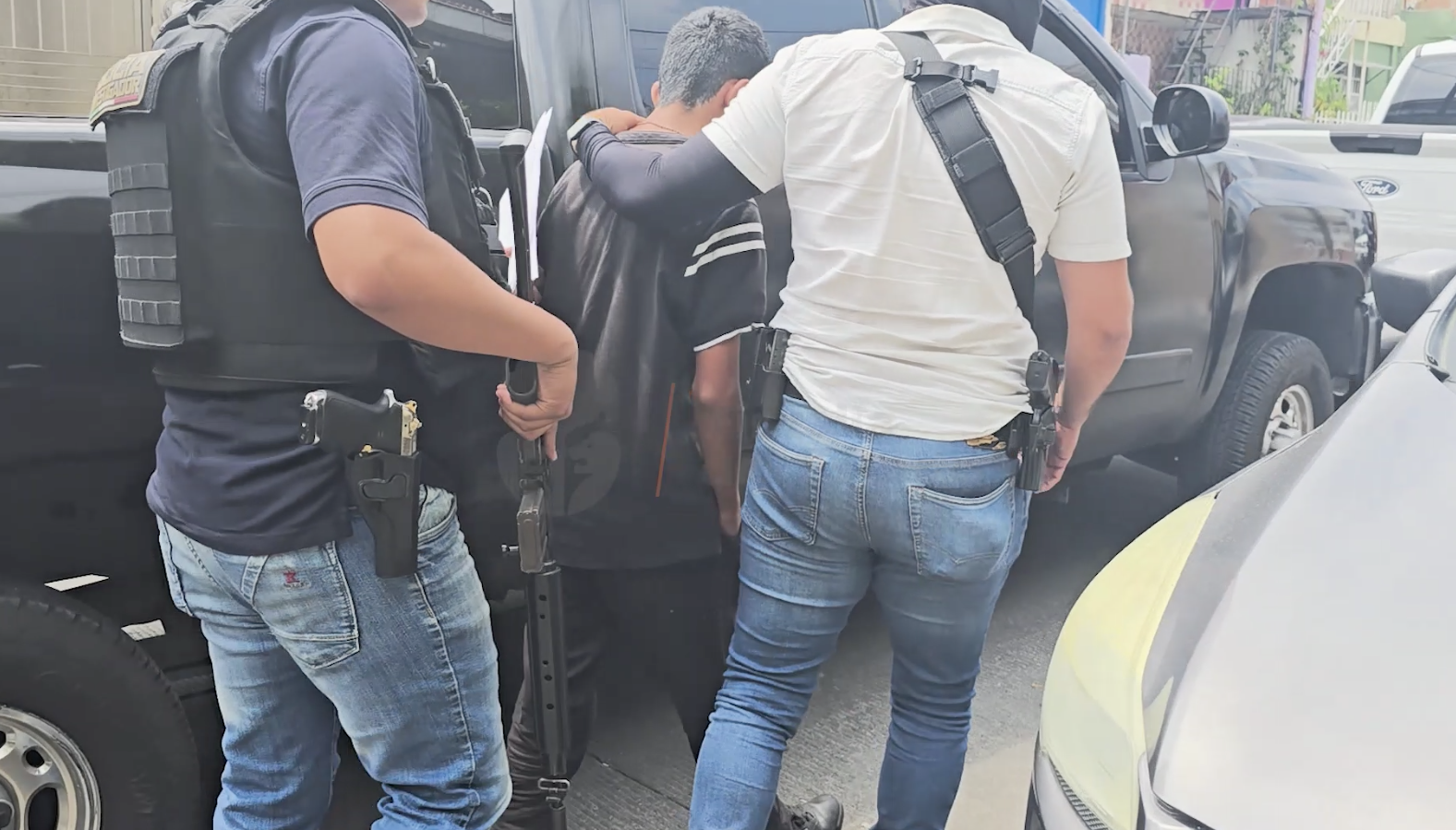 Vinculan a los dos adolescentes por violento robo a tienda de abarrotes