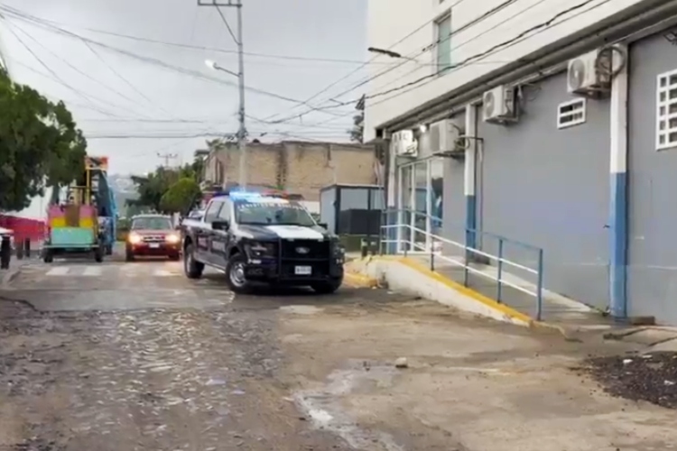 Atacan a balazos a taxista en Zapopan