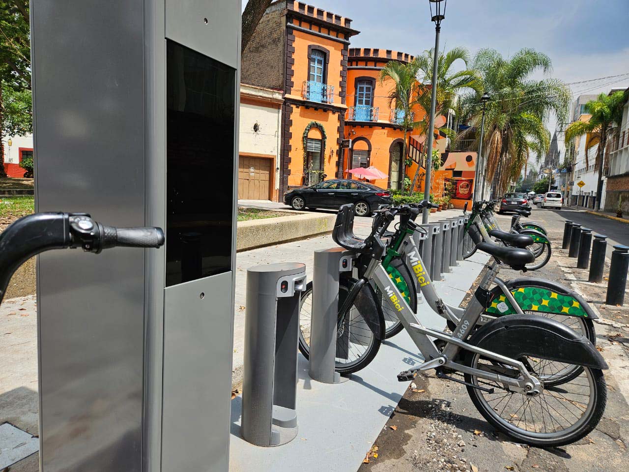 Electrifican al menos 9 estaciones de MiBici