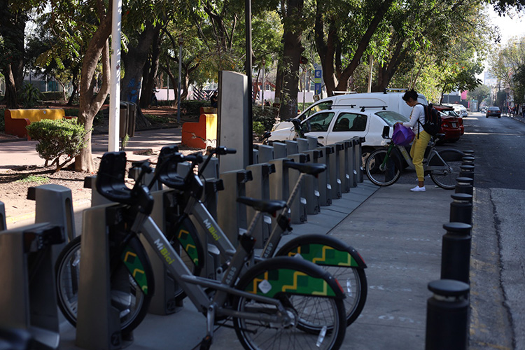 Ciclovías y banquetas amplias no alejan clientes de negocios