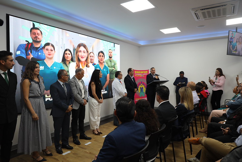 Inauguran área de terapia intermedia y entregan ambulancias en El Hospitalito