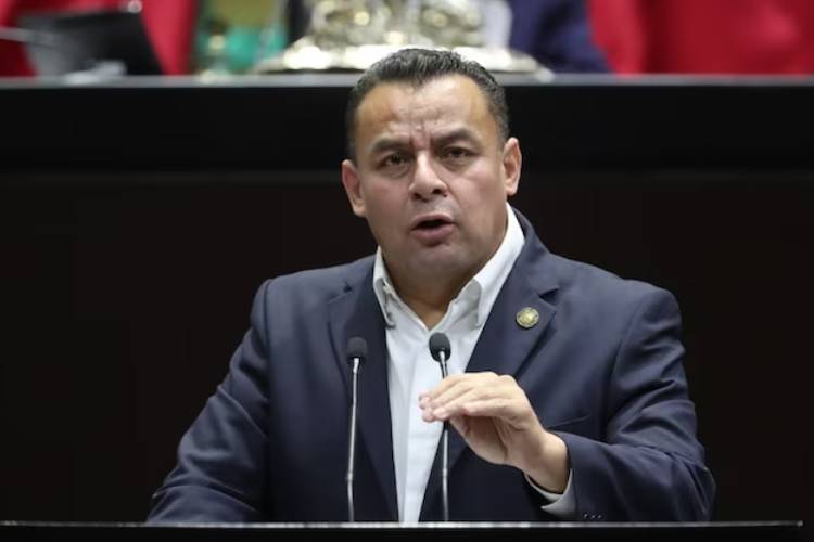 Eruviel Alonso renuncia al PRI y buscará presidencia de Villahermosa con MC
