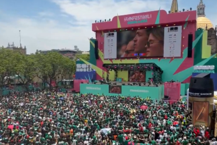 Largas filas y altos precios marcan la experiencia gastronómica en el Fan Fest