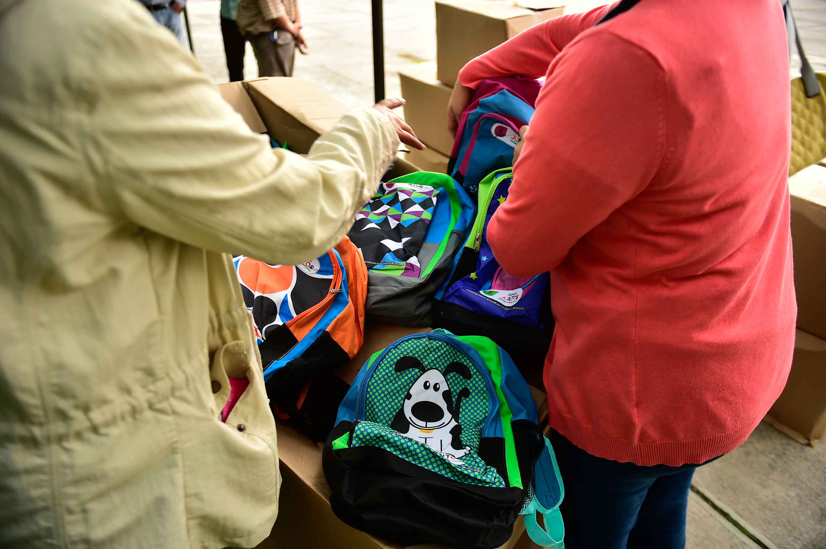 Diputada propone revisión de mochilas