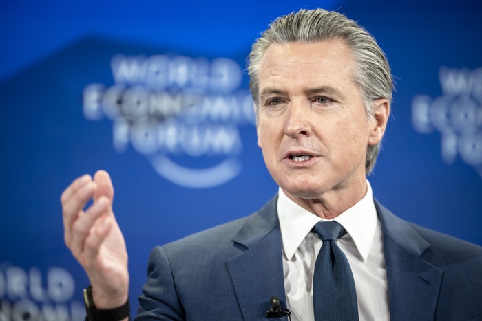 Gobernador de California denuncia que Fiscalía lo están investigando por orden del Trump
