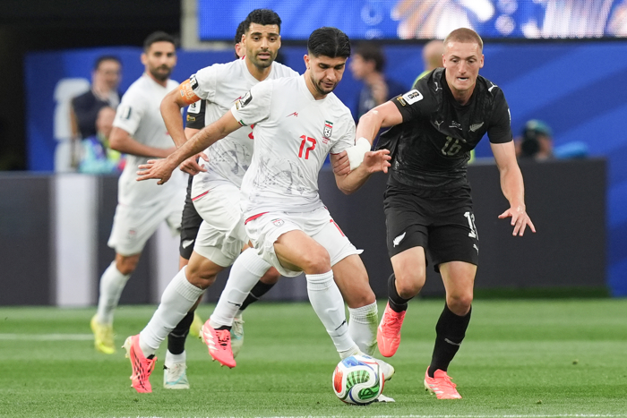 Irán rescata empate ante Nueva Zelanda en su debut mundialista